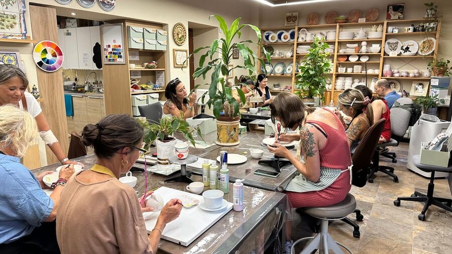 Seville: Ceramic painting workshop - Arriving at Arte y Pureza in Triana