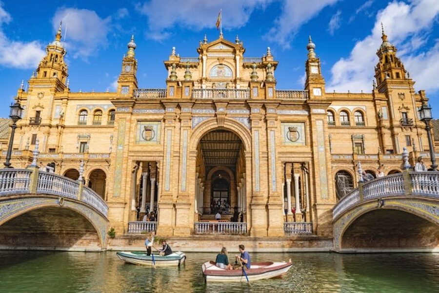 Seville: City of Queens, Nuns, Sex Work & Witches - The 1929 Exposition and its women