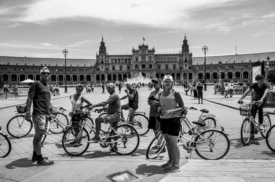 Seville: City Sightseeing and Local Culture Bike Tour - Following the Guadalquivir to Torre del Oro