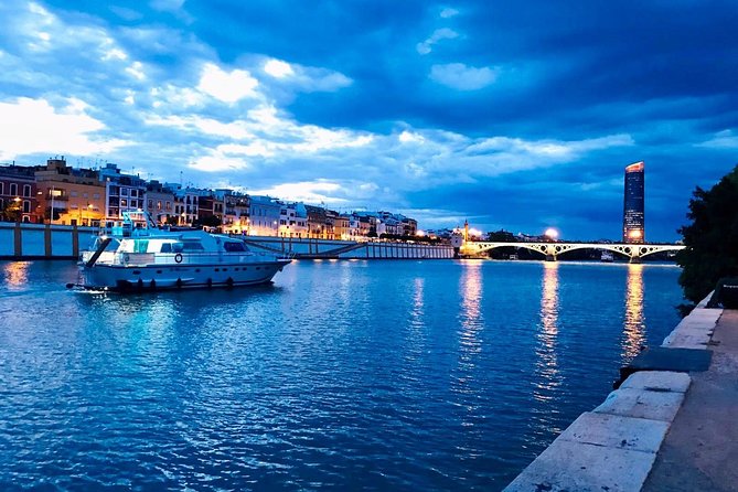 Seville: Cruise along the Guadalquivir River with appetizer - Who will enjoy this cruise most