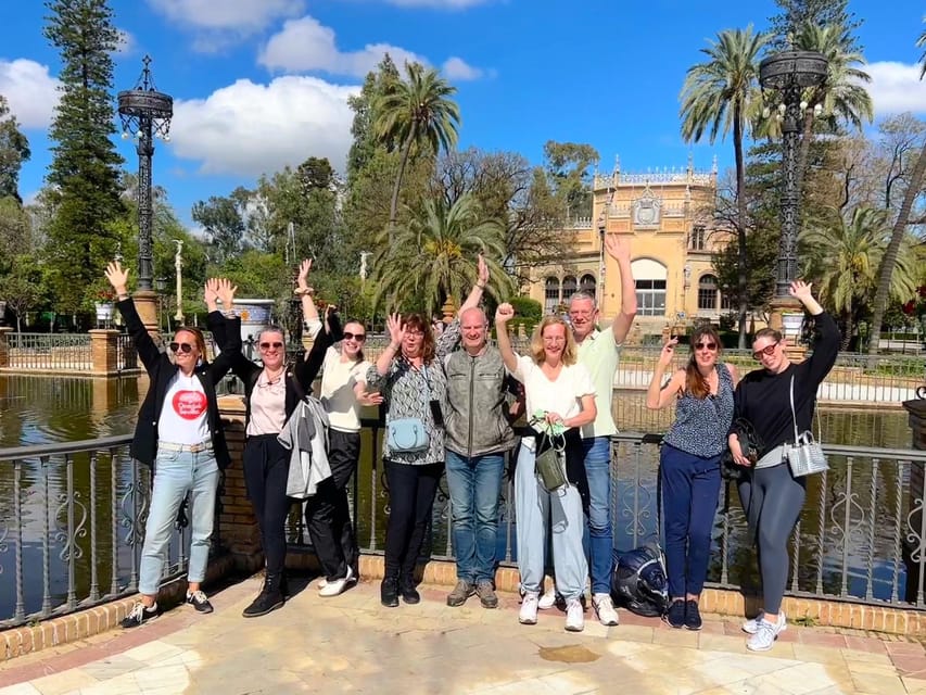 Seville: Dutch Cycling Highlights Tour with local guide - Key points at a glance