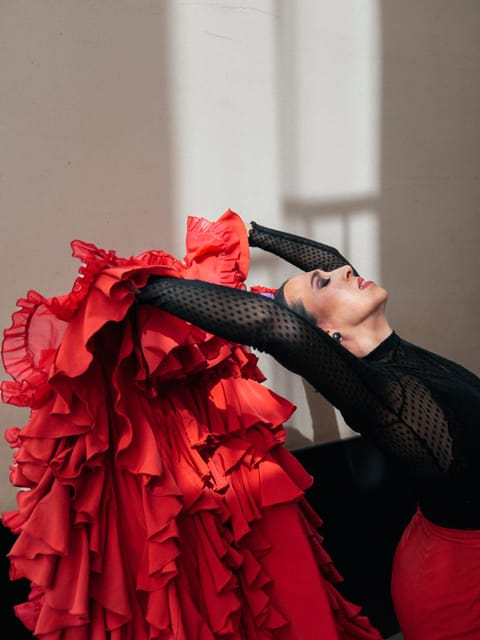 Seville: Enjoy a class of approach to flamenco - Starting with palmas, the pulse of flamenco