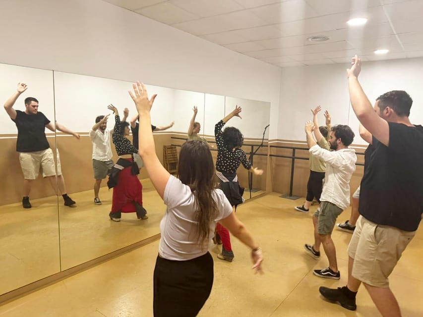 Seville: Enjoy a class of approach to flamenco - Marking with your feet, then making a call