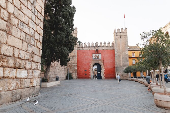 Seville Exclusive Beat the Crowds Guided Alcazar Before Opening - The gardens: 30 minutes outdoors