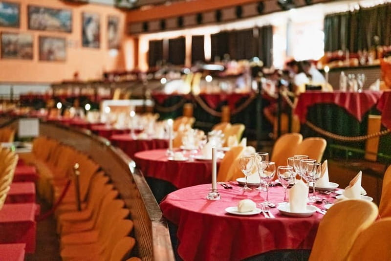 Seville: Flamenco at El Palacio Andaluz with Optional Dinner - The free museum visit
