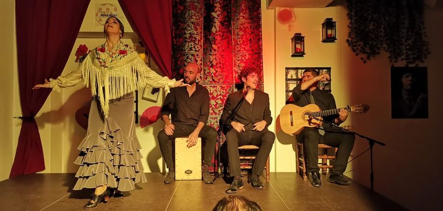 Seville: Flamenco Show at Tablao Flamenco Andalusí - The photocall and possible fan afterward