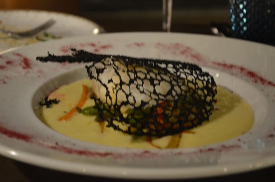 Seville: Flamenco Show & Roof Dinner with Cathedral Views - What comes to the table at the rooftop dinner