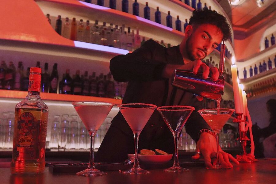 Seville: Flamenco Show Ticket at Tablao Flamenco Las Setas - The best way to plan your evening