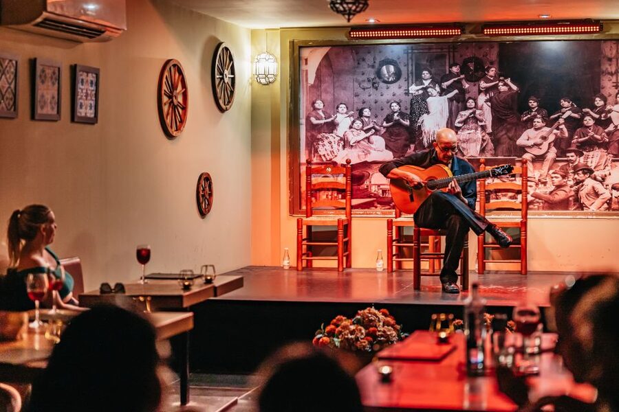 Seville: Flamenco Show with Andalusian Dinner at La Cantaora - Choosing between tapas and the chef-selected dinner