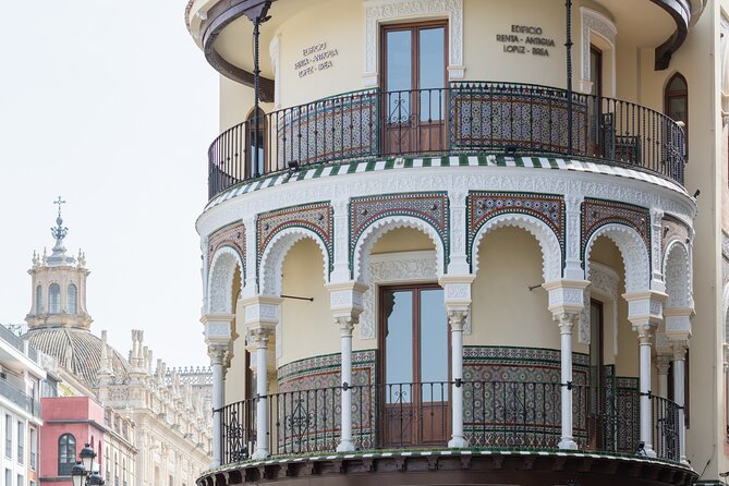 Seville Former Jewish Quarter Walking Tour: Santa Cruz - Hospital de los Venerables and Casa de Murillo