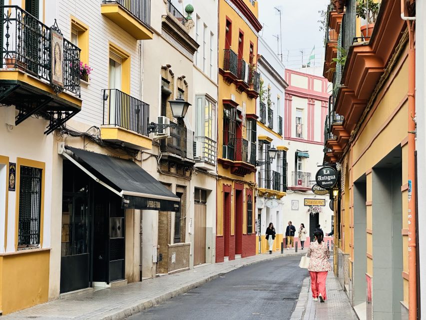 Seville FullDay Tour: Alcázar, Cathedral + Triana & Flamenco - Walking through Santa Cruz before the palace