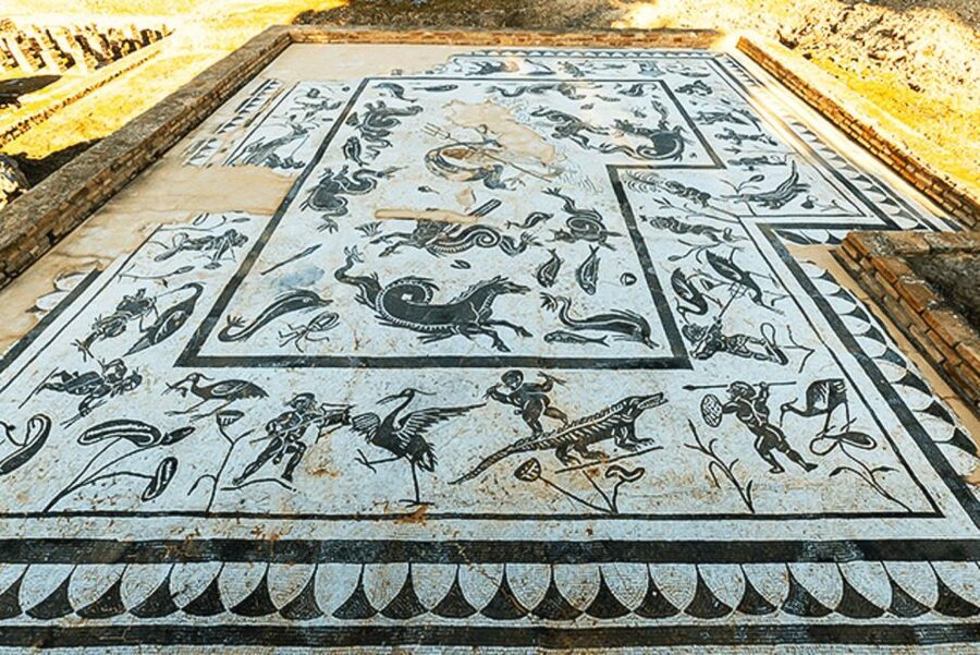 Seville: Game of Thrones and Roman Empire Italica Tour - Casa de los Pájaros and the shape of a Roman neighborhood