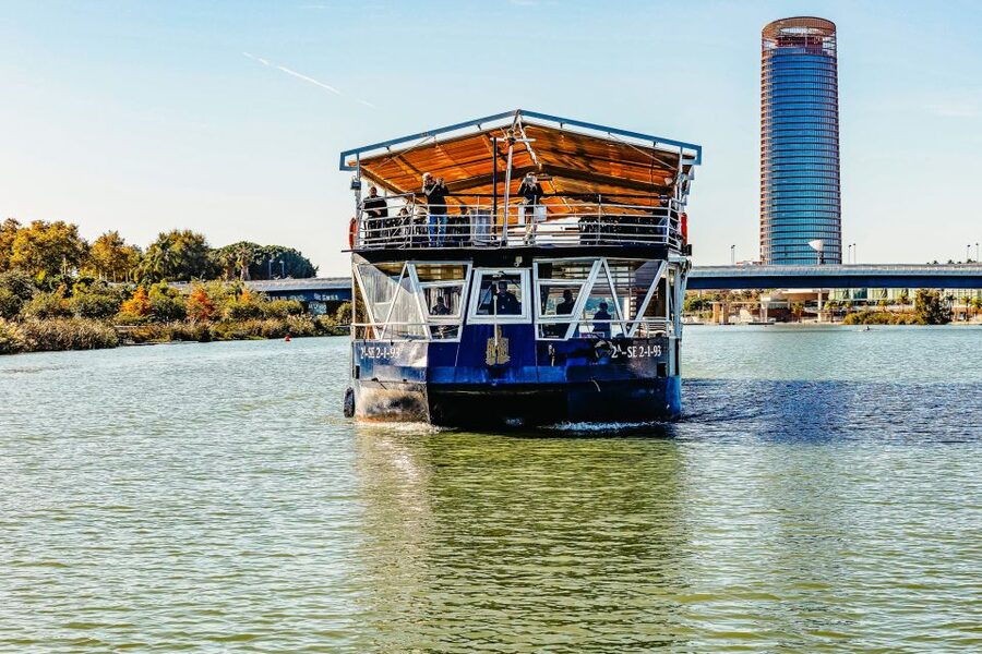 Seville: Guadalquivir River Cruise - Choosing between the upper and lower decks