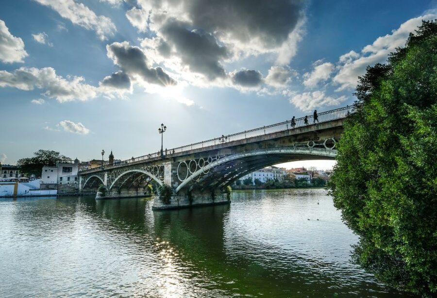 Seville: Guadalquivir & Secrets of Triana Small Group Tour - Why the Guadalquivir is the right place to begin