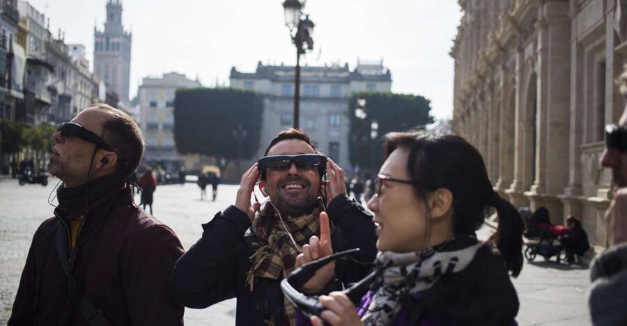 Seville: Guided City Walking Tour with 3D contents - How the smartglasses work in practice