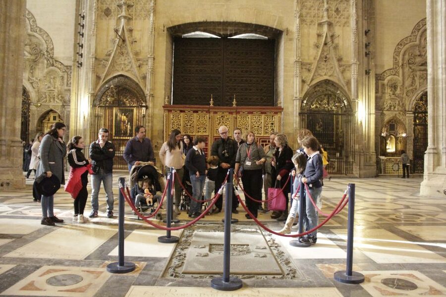 Seville: Guided Sightseeing Day Tour - The river, Torre del Oro, and the bullring