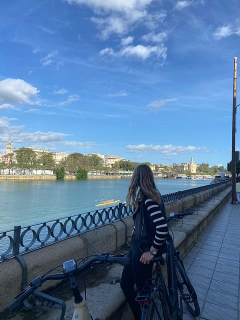 Seville: Guided Tour by Electric Bike - Maria Luisa Park by bicycle