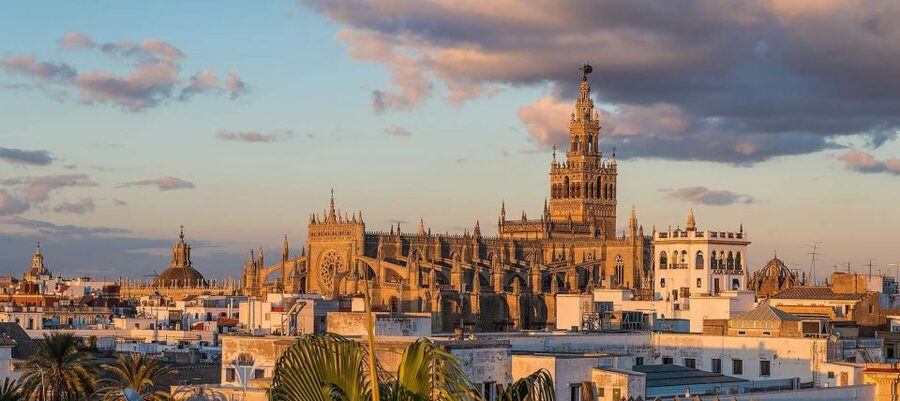 Seville: Guided Tour with Cathedral & Giralda Entrance - What the 75-minute cathedral visit feels like