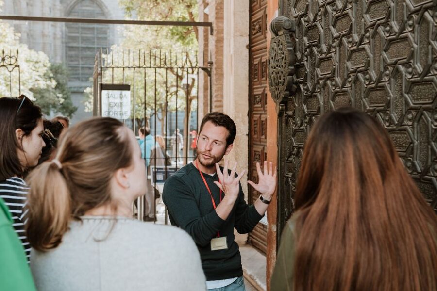 Seville: Guided Walking Tour with Optional Breakfast - Key points to know before booking
