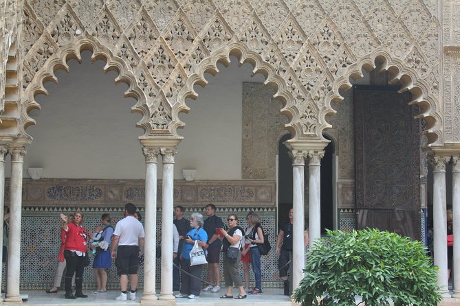 Seville in one day - Santa Cruz and the stories behind the lanes