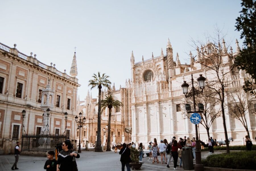 Seville Jewish Quarter walking tour: Santa Cruz District - Starting under the statue at Plaza del Triunfo