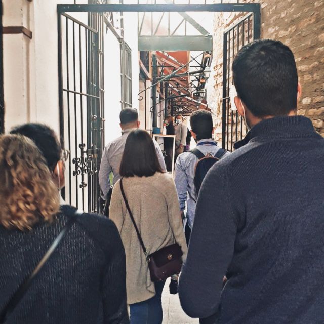 Seville Jewish Quarter walking tour: Santa Cruz District - Calle Susona and the story behind the name