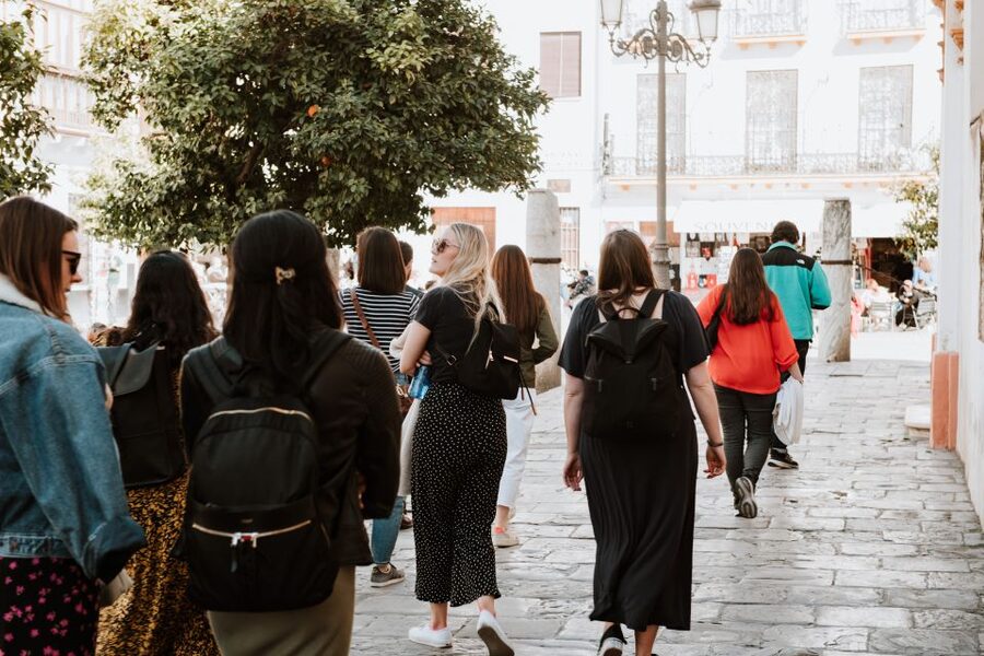 Seville Jewish Quarter walking tour: Santa Cruz District - Plaza de la Alianza and the first layers of history
