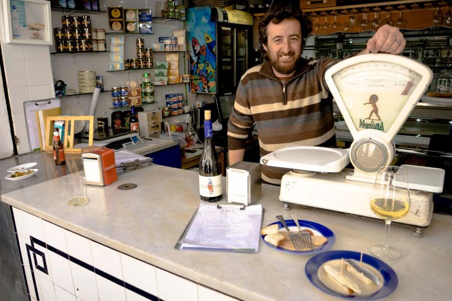 Seville: Morning Market & Tapas Tour - Who should book this food walk