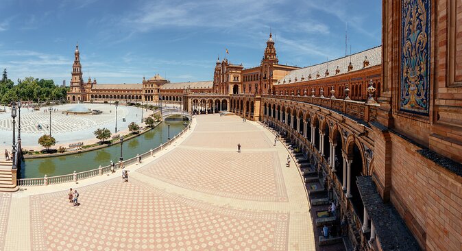 Seville Must-Do Family Friendly Private Tour - Finishing under the wooden curves of Las Setas