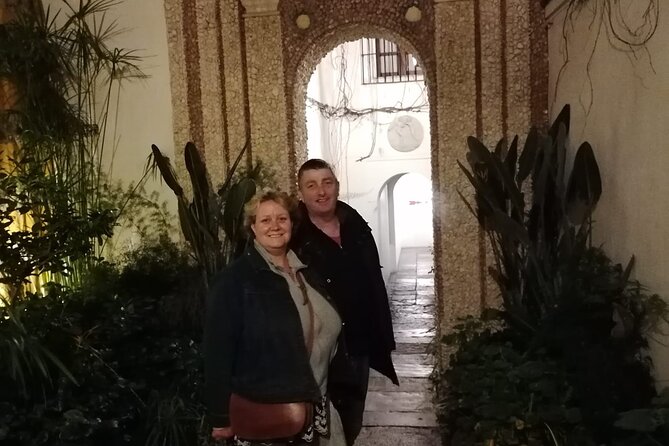 Seville Obscure - The stories behind names and statues