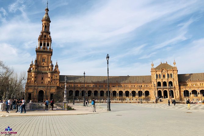 Seville Palaces: Dueñas Palace and Pilate House Tour - Why the private format matters