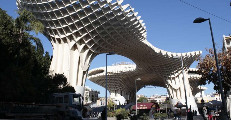 Seville: Palacio de Las Dueñas, La Macarena & Las Setas Tour - Start beneath Metropol Parasol