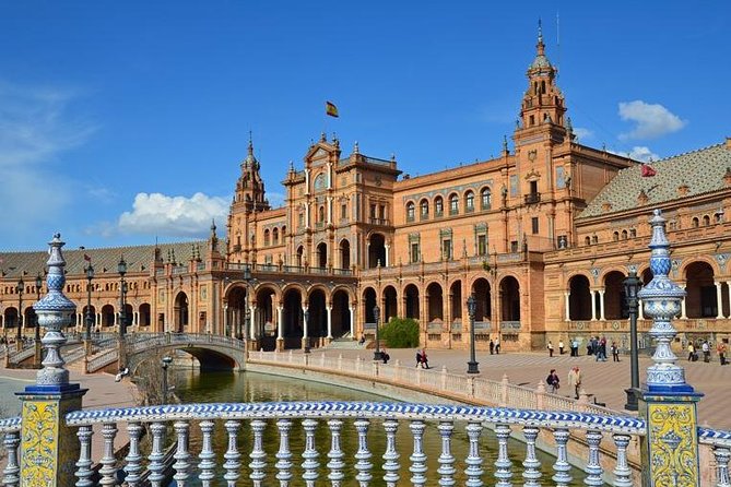 Seville Panoramic Walking Tour - What the guide adds to the experience
