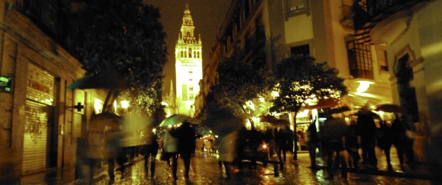 Seville: Paranormal Walking Tour in Spanish - What the price includes, and what it does not