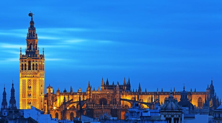 Seville: Priority Access Cathedral & Giralda Tour - Why Seville Cathedral deserves a guided visit
