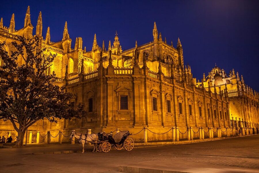 Seville: Priority Access Cathedral & Giralda Tour - Inside the Cathedral: a sensible route through a huge building
