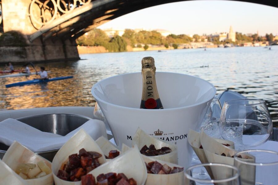 Seville: Private Boat Tour with Paella Lunch and Drinks - Choosing your paella menu