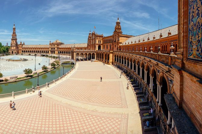 Seville Private City Kickstart Tour - The Jewish Quarter and its smaller scale