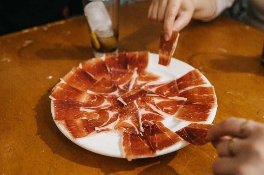 Seville: Private Tapas & History Tour in Triana Neighborhood - What the private format changes
