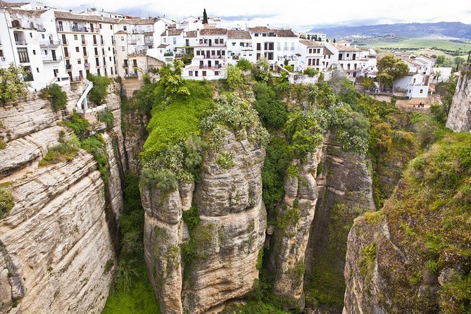 Seville Private Transfer to Granada with a Visit to Ronda - Key points to know before booking