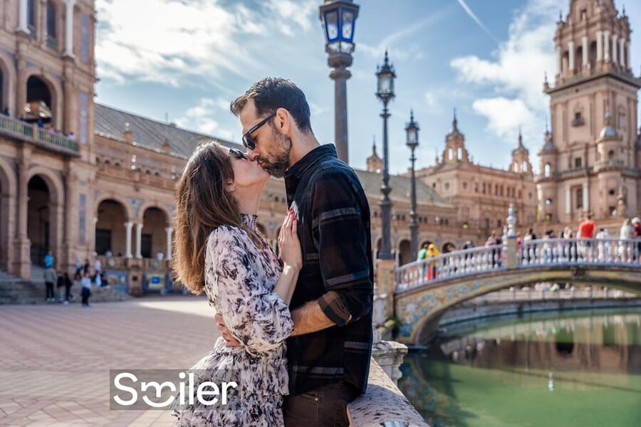 Seville: Professional Photoshoot at Plaza de España - Managing crowds, weather, and changing plans