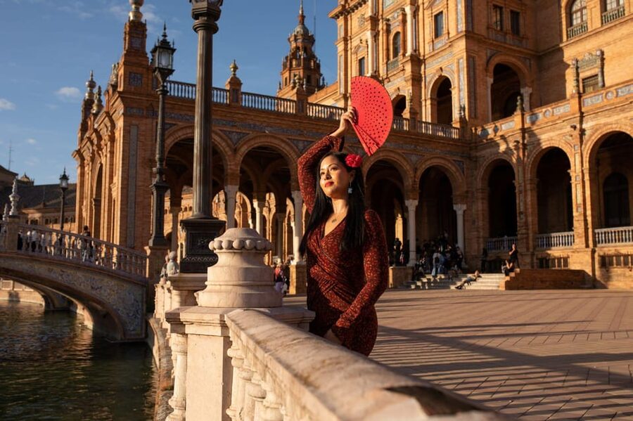 Seville: Professional Photoshoot at Plaza de España - Who should book this experience