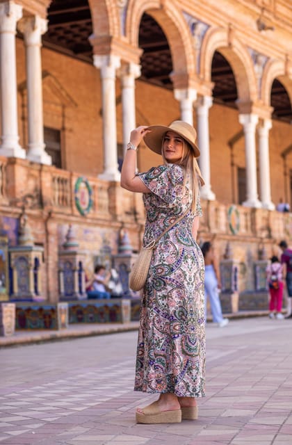 Seville: Professional Photoshoot at Plaza de España - What the photographer actually adds