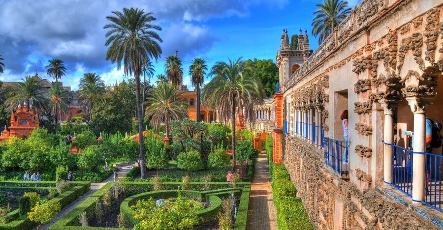 Seville: Real Alcazar of Seville Guided Tour and Ticket - The Mercury Pond and the water features