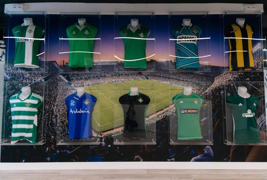 Seville: Real Betis Tour at the La Cartuja Stadium - The presidential box gives you the big picture