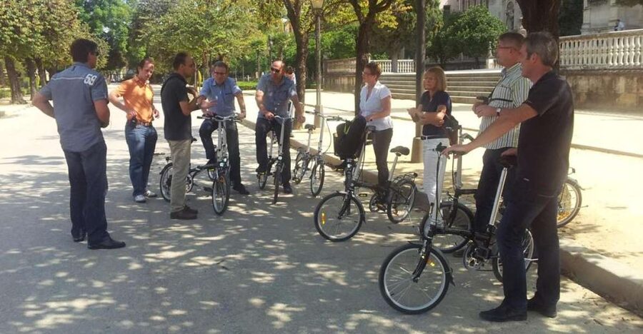 Seville: Relaxing Electric Bike tour with Tour Guide - Key points at a glance