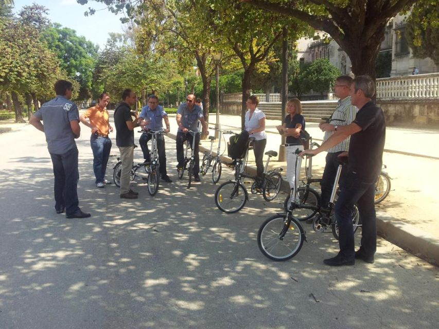 Seville: Relaxing Electric Bike tour with Tour Guide - Starting among the lanes of Barrio Santa Cruz