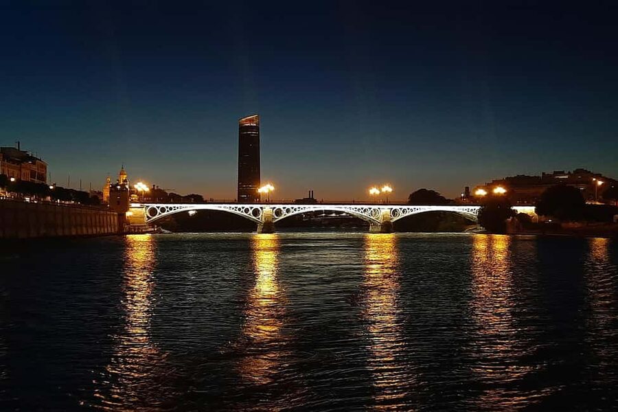 Seville: Restaurant boat ride on the Guadalquivir River with lunch/dinner - Sunset, lunch, or dinner?