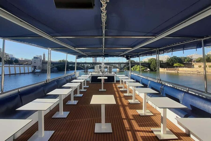 Seville: Restaurant boat ride on the Guadalquivir River with lunch/dinner - Boarding at Muelle Nueva York