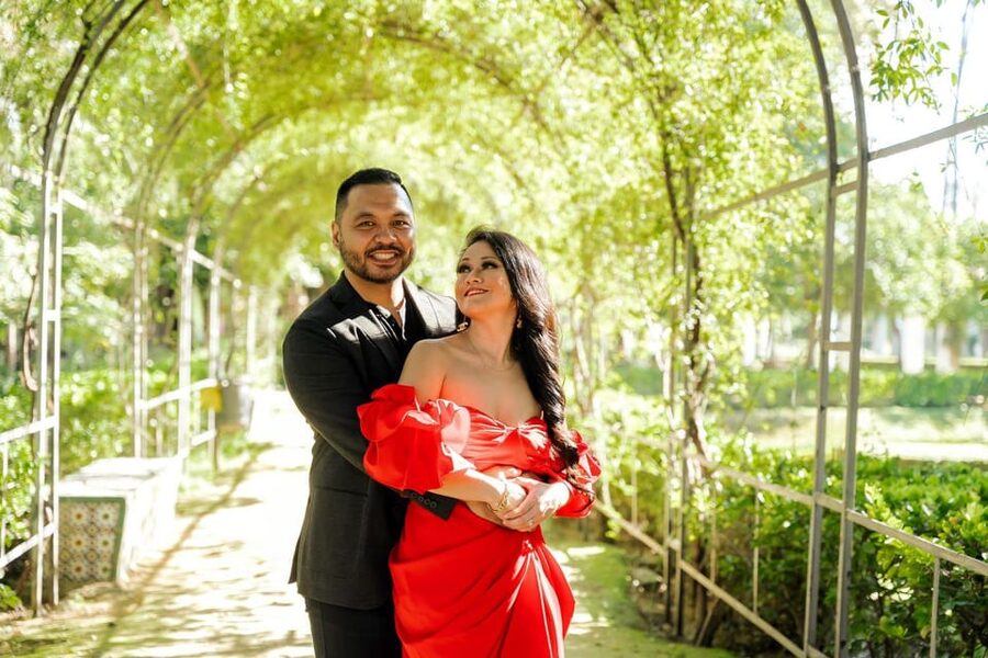 Seville: Romantic photoshoot for Couples - Who gets the best value from the $176 price